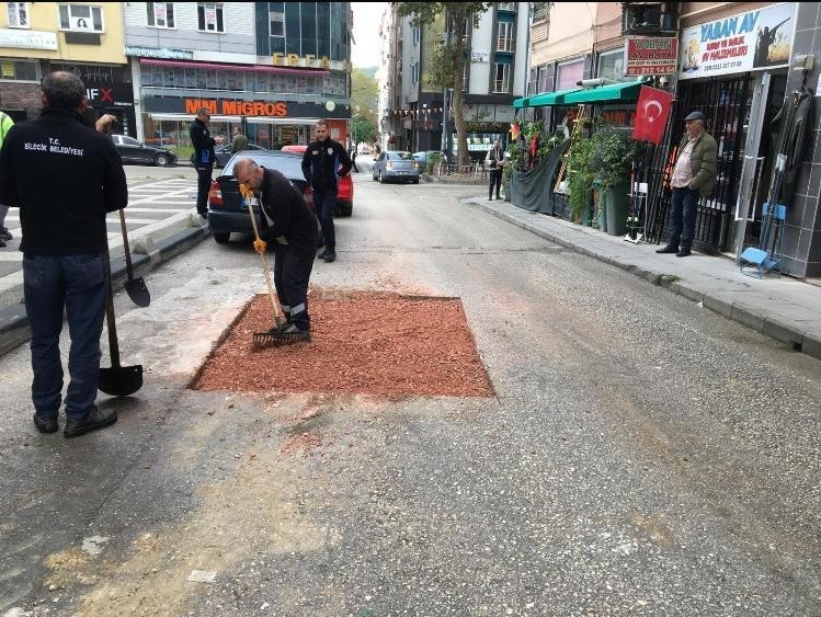 Bilecik&rsquo;te onlarca noktada asfalt yama &ccedil;alışması yapıldı
