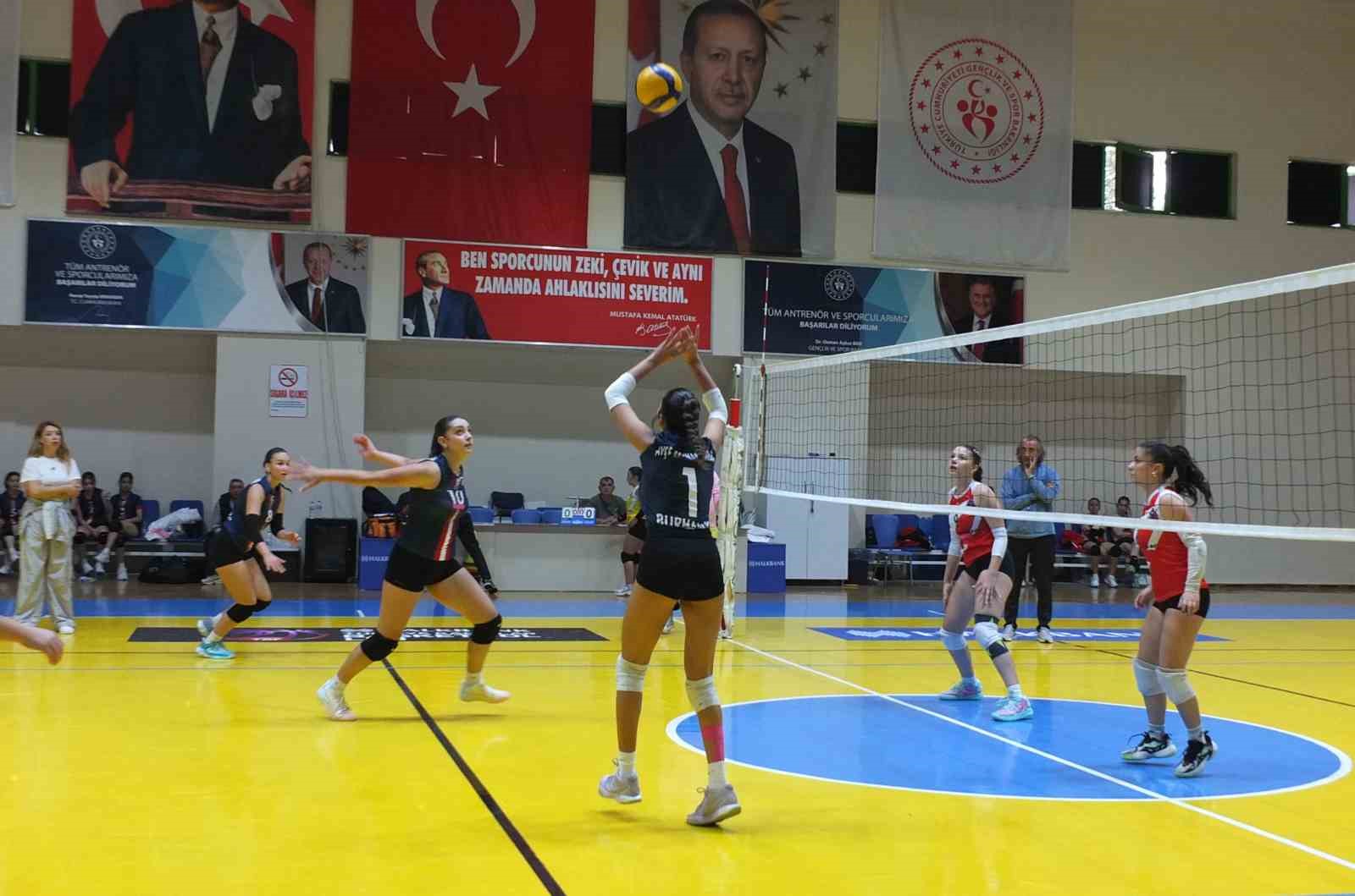 Balıkesir’de Cumhuriyet Kupası coşkusu başladı
