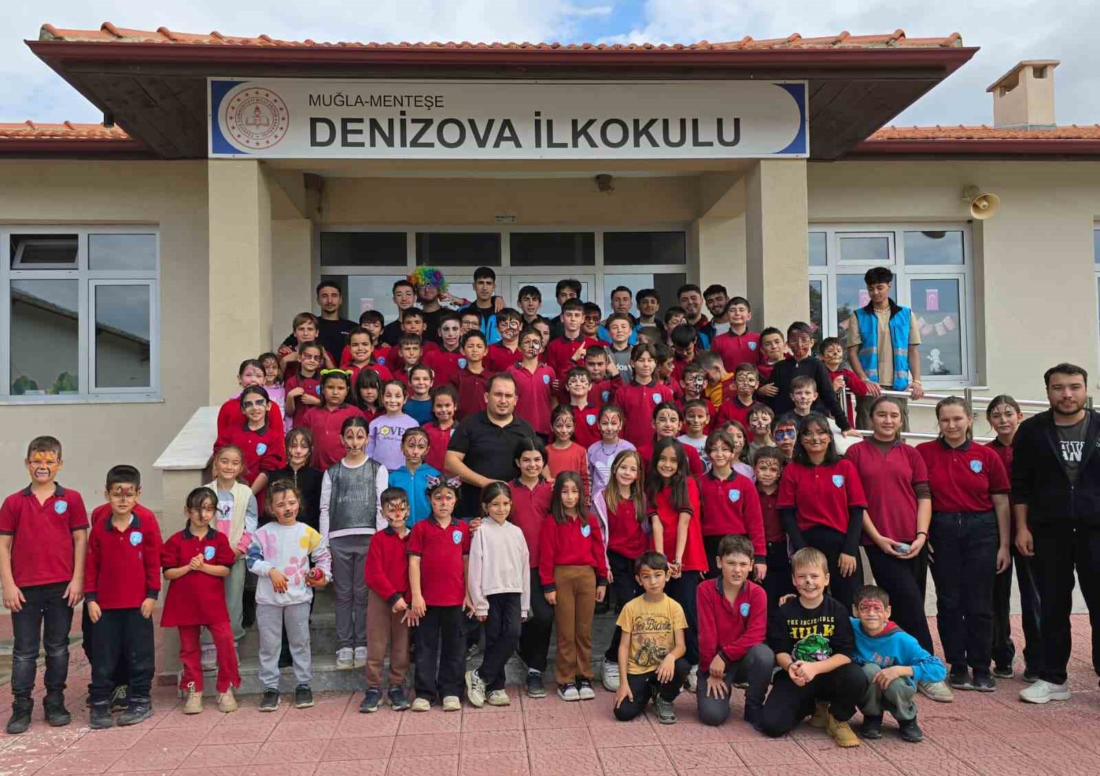 Muğla&rsquo;da &rsquo;Merkezim Her Yerde&rsquo; projesiyle k&ouml;y okuluna neşe geldi
