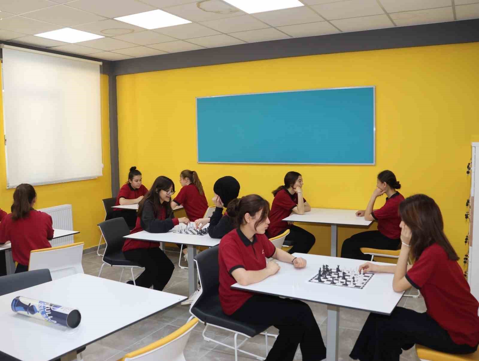 Buharkent&rsquo;in enerjisi Gen&ccedil;lik Merkezi&rsquo;nde y&uuml;kseliyor
