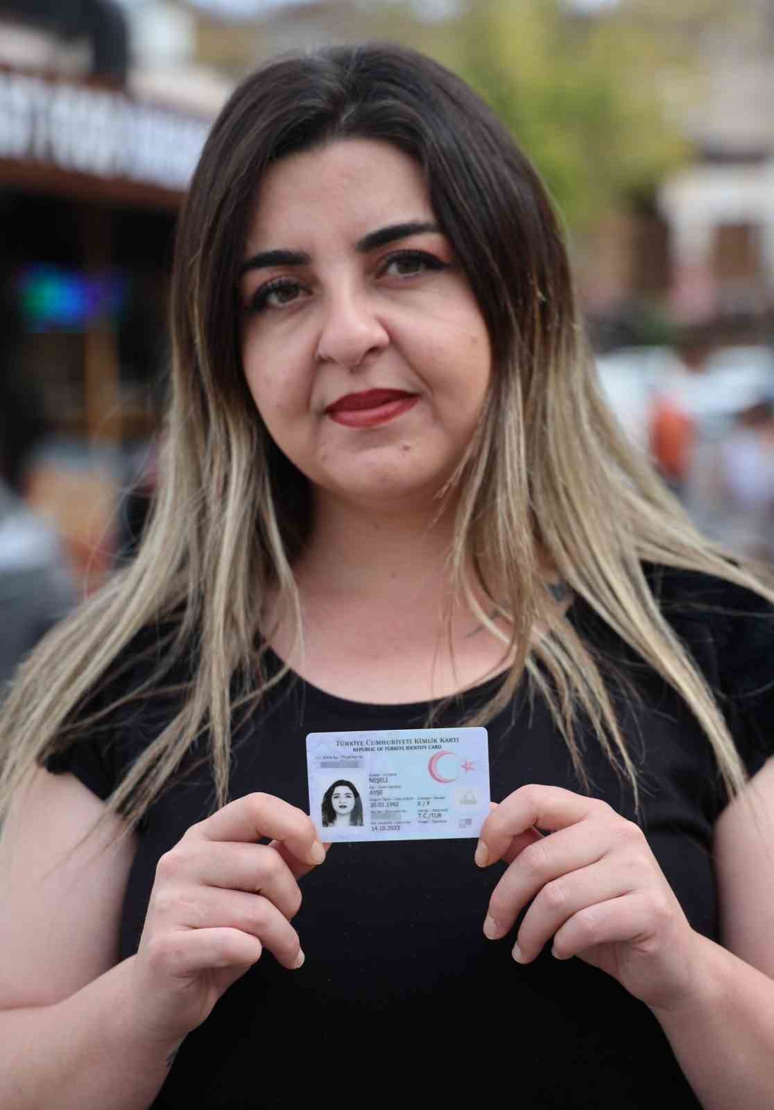 Yaşarken &ouml;ld&uuml; dedikleri gen&ccedil; kadın, 34 yıl sonra ger&ccedil;ek kimliğine kavuştu
