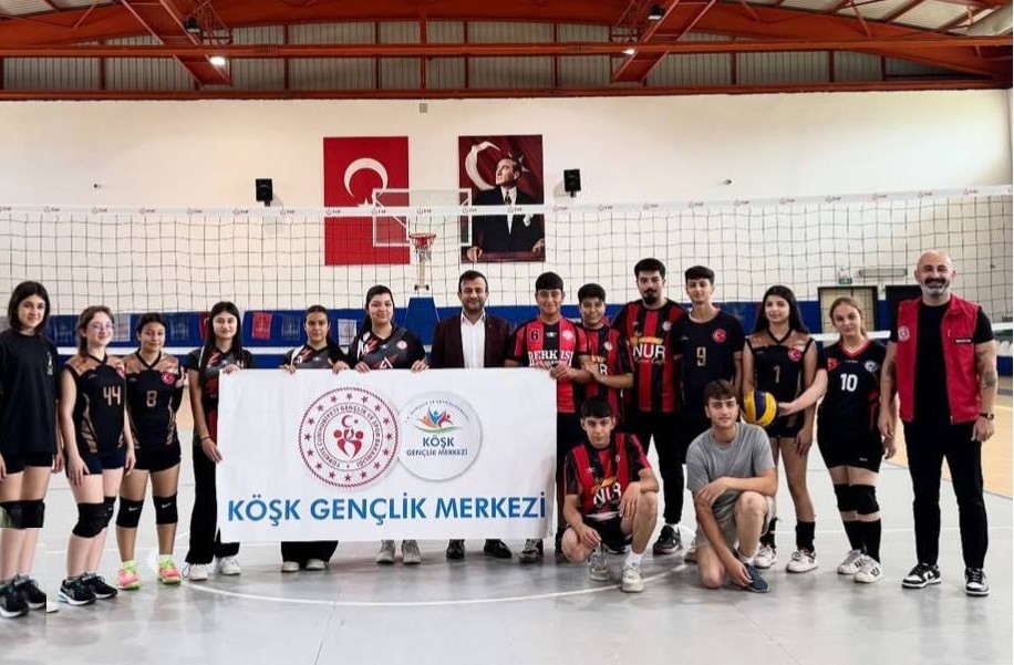 Liseli gençler şampiyonluk için ter döktü