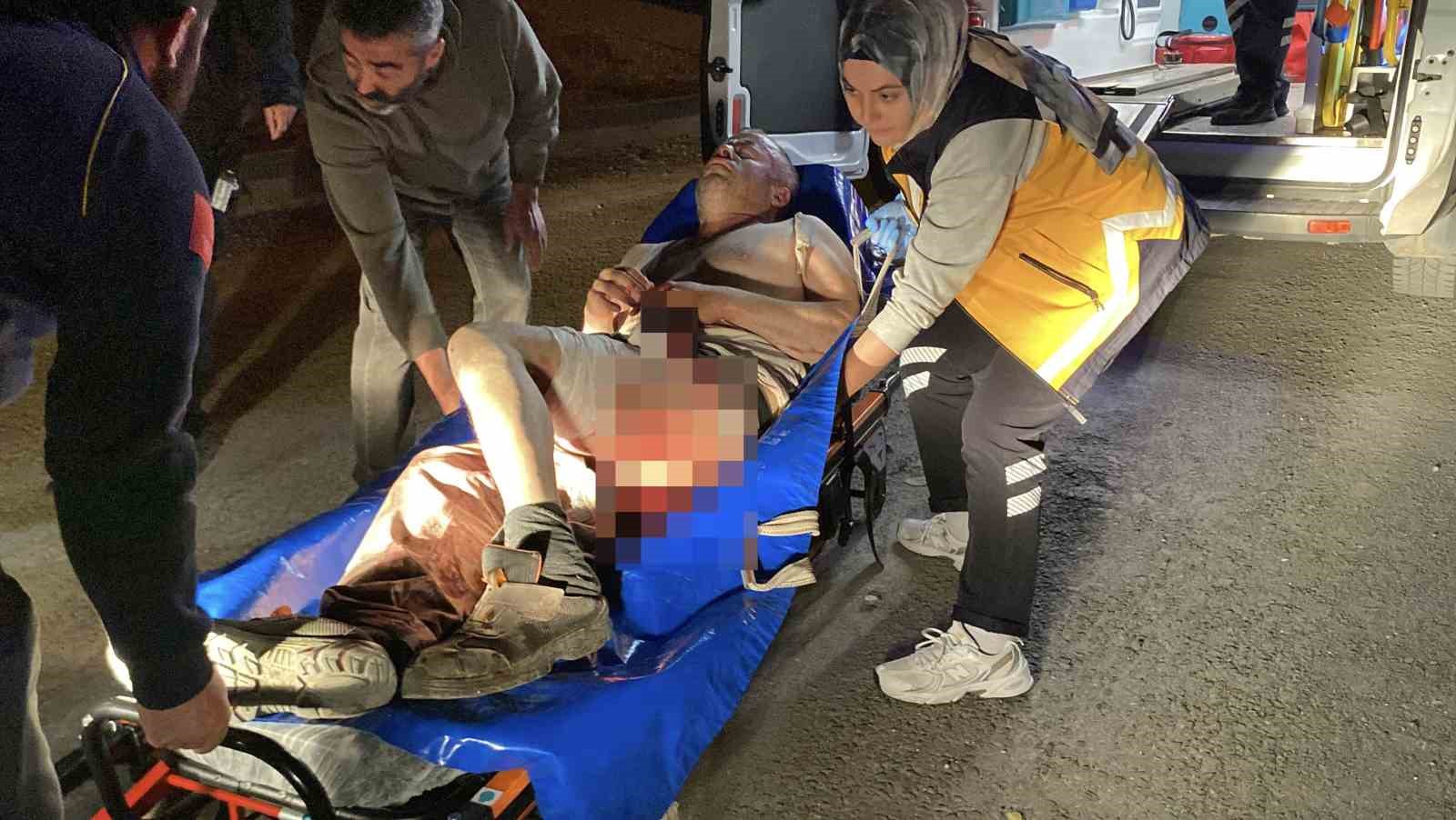 Parkta bir kişiyi 8 yerinden bıçaklayan 2 şahıs yakalandı