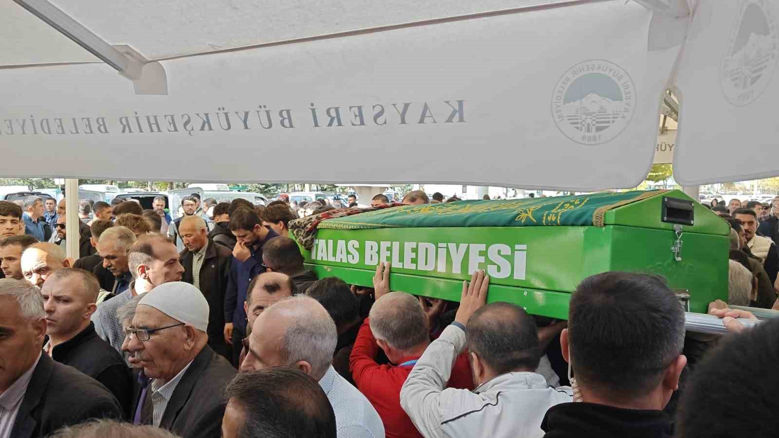 Eski eşi tarafından fak&uuml;lte &ouml;n&uuml;nde &ouml;ld&uuml;r&uuml;len kadın toprağa verildi
