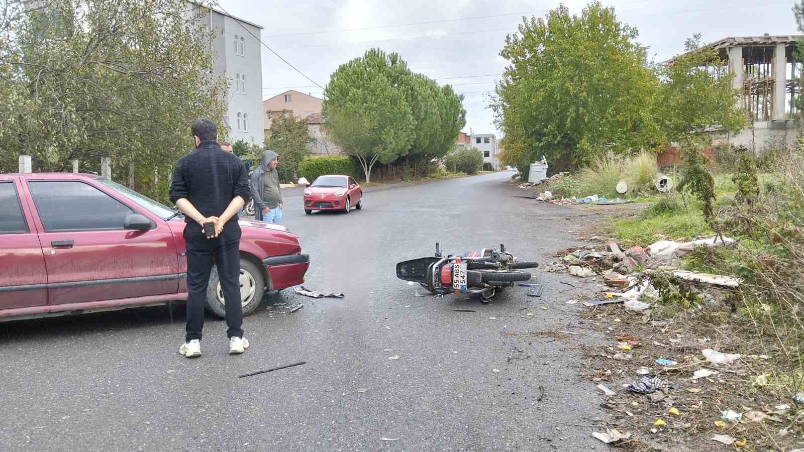 Bafra&rsquo;da otomobil ile motosiklet &ccedil;arpıştı: 1 yaralı
