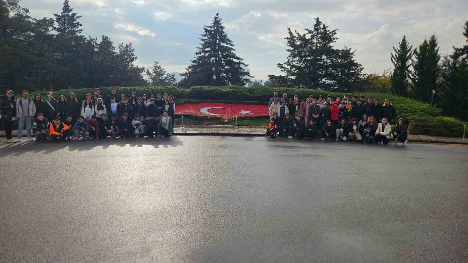 GKV&rsquo;li &ouml;ğrenciler Anıtkabir&rsquo;i ziyaret etti
