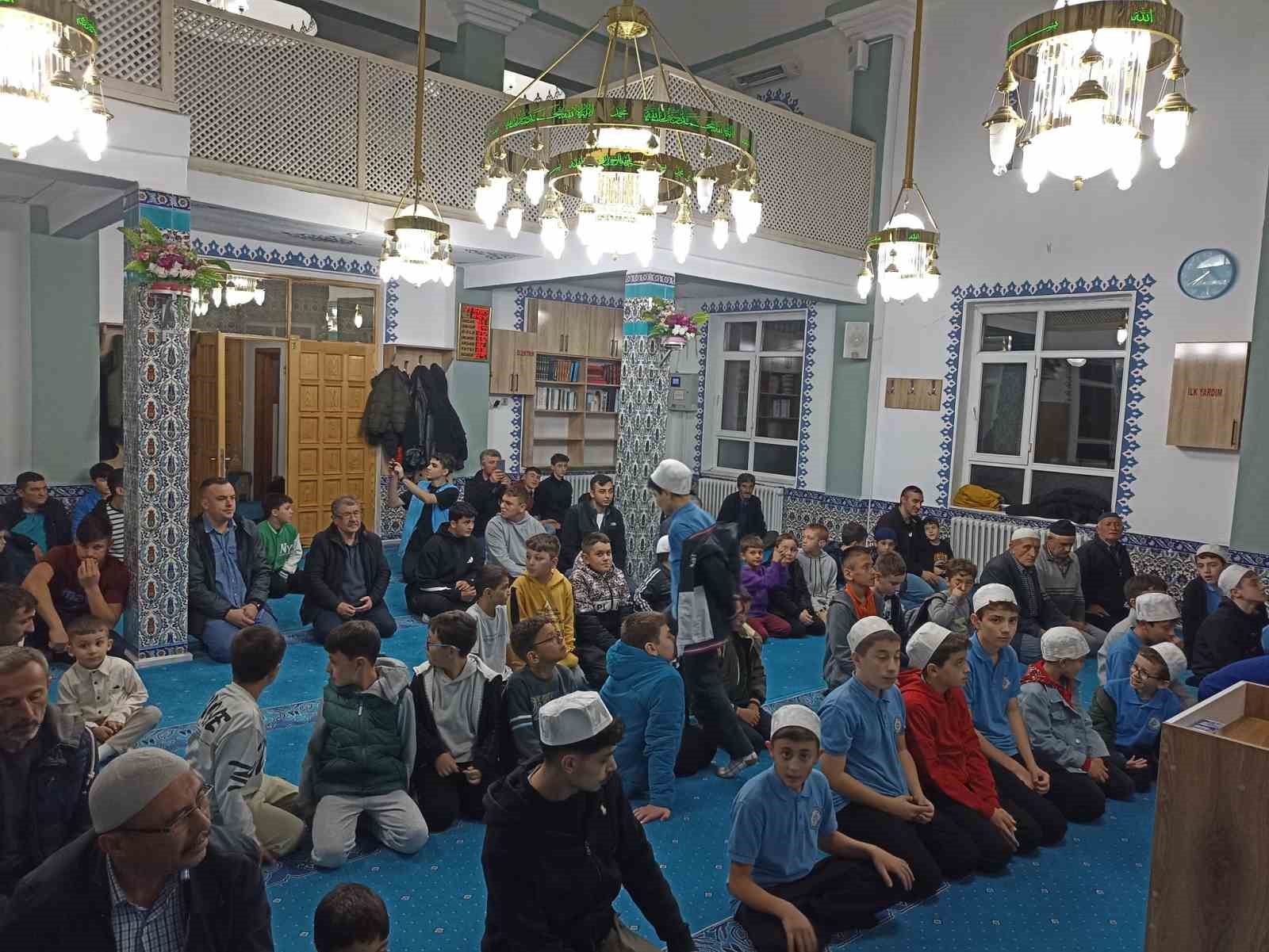 Emet&rsquo;te "&Ccedil;ocuklarımız ve Gen&ccedil;lerimiz Ailece Camide Buluşuyor" temalı etkinlik
