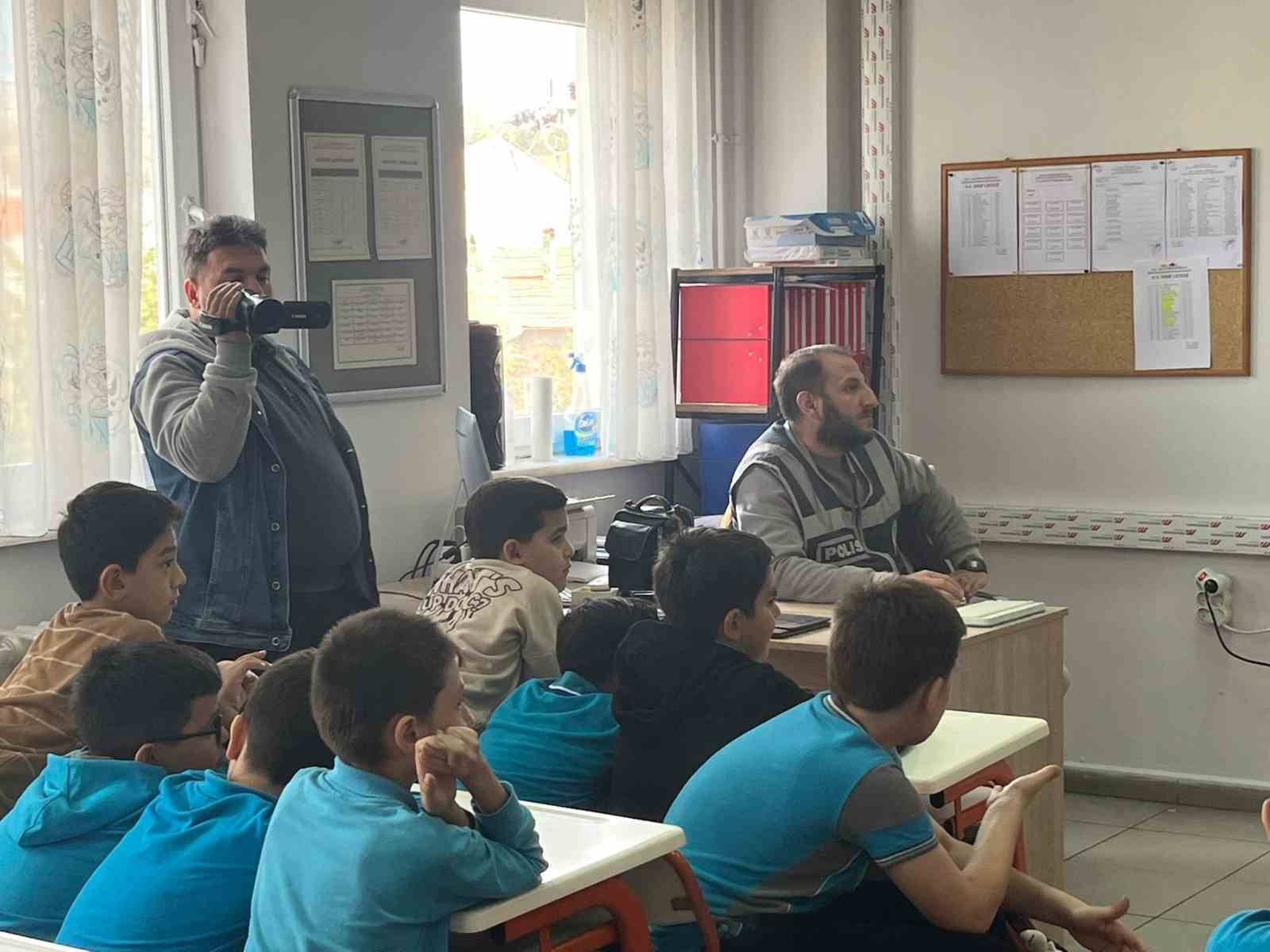 Tavşanlı polisinden &ouml;ğrencilere uyarılar
