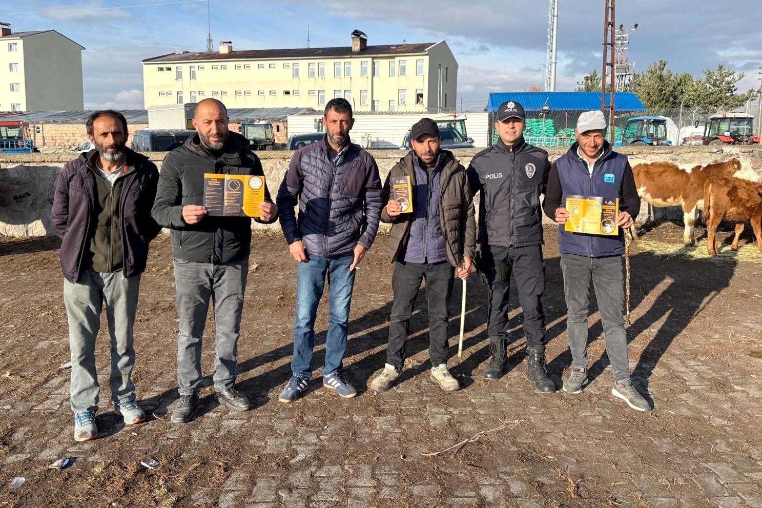 Hayvan pazarında ’sahte para, hayvan hırsızlığı ve dolandırıcılık’ uyarısı