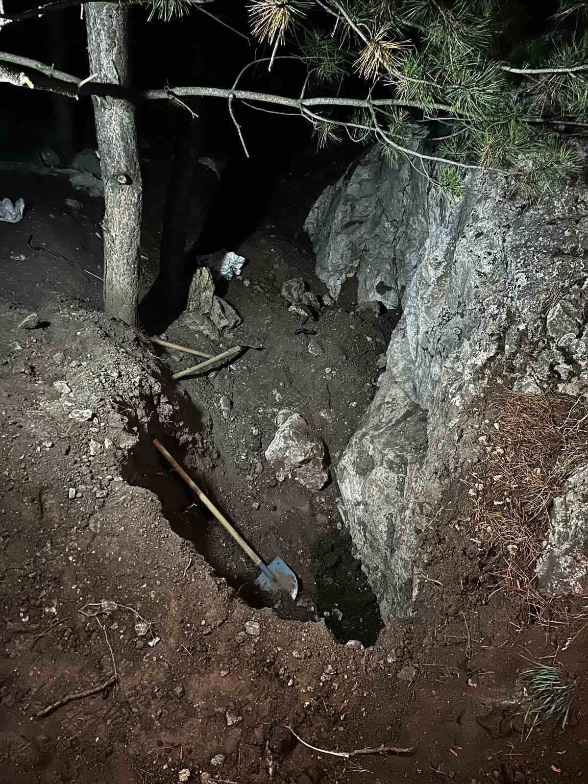 Yozgat’ta Kaçak kazı yapan baba oğula suçüstü yakalandı