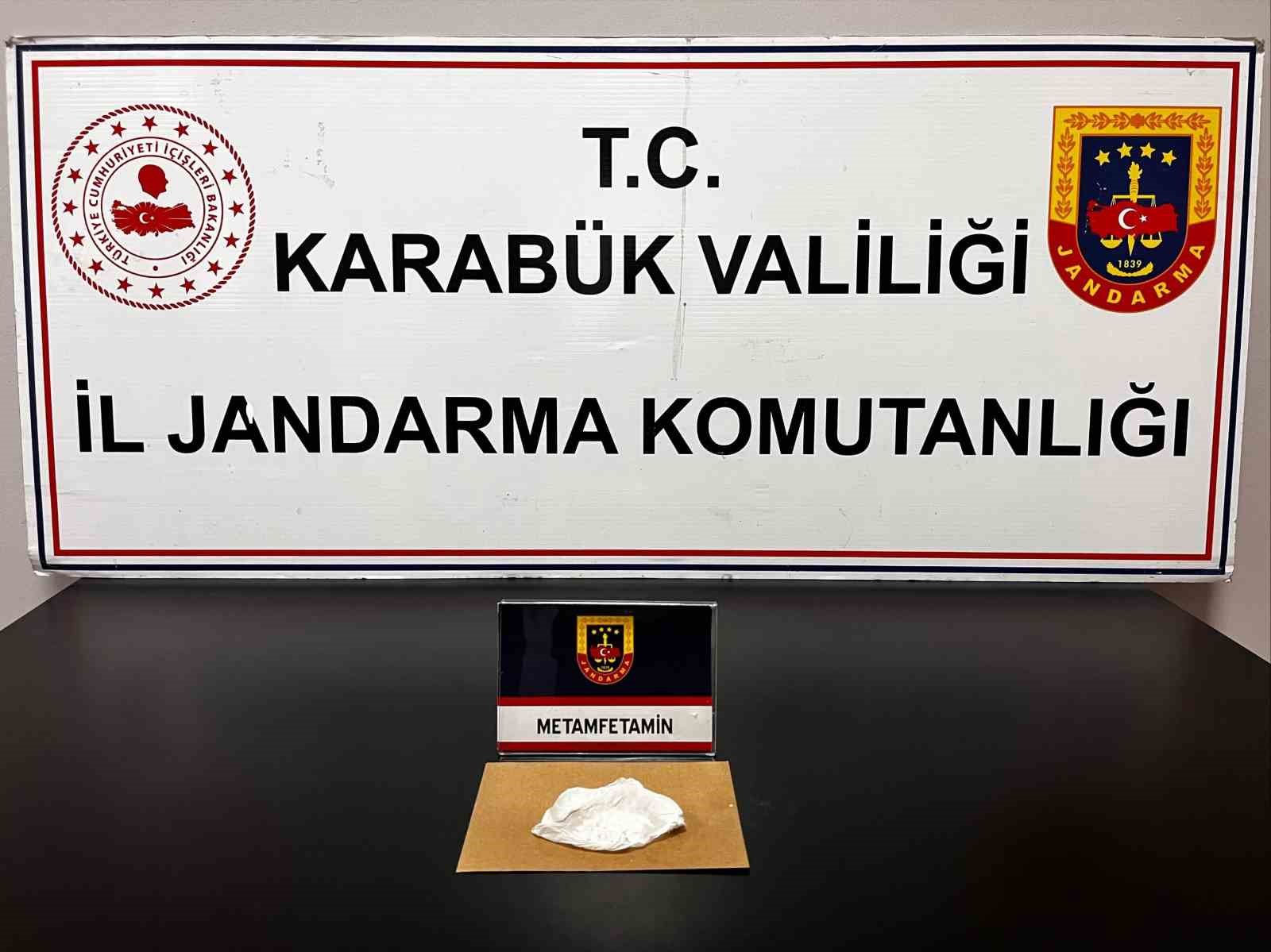 Karabük’te uyuşturucu operasyonunda 3 gözaltı