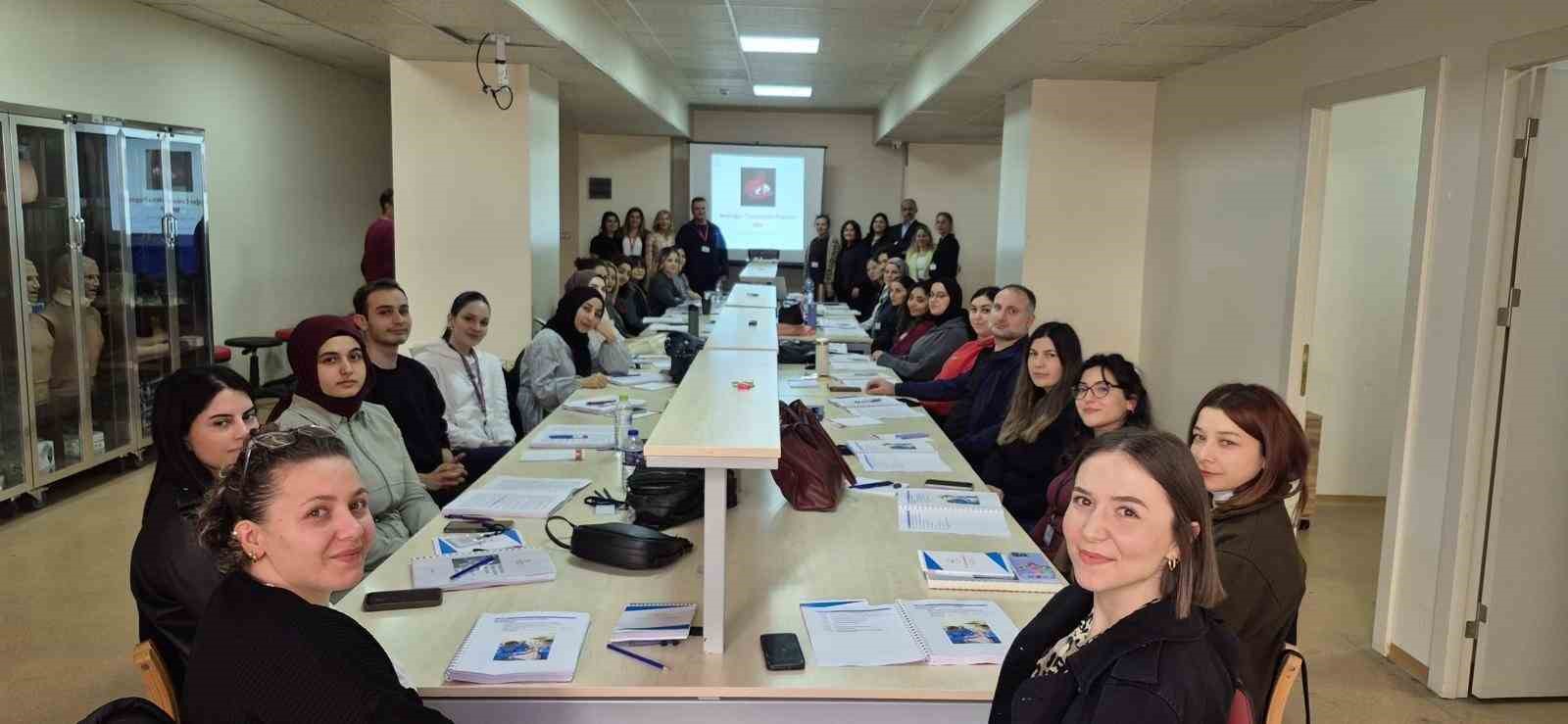 Yenidoğan canlandırma eğitimi d&uuml;zenlendi
