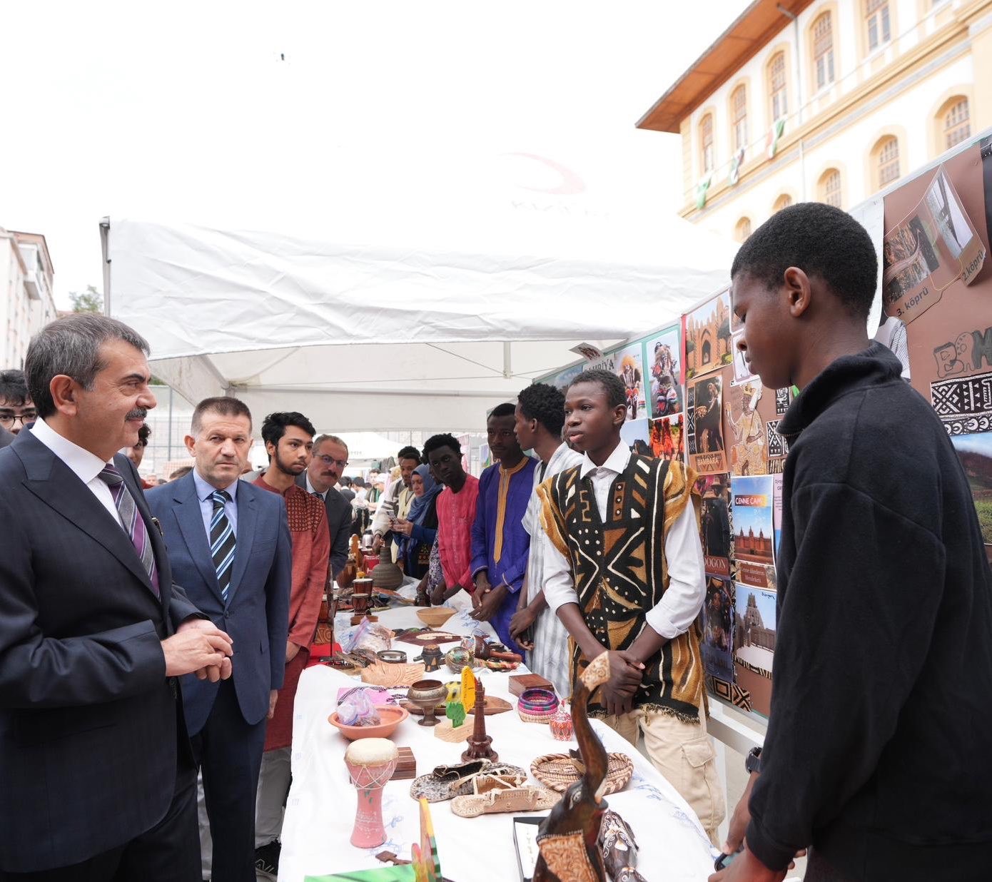 Bakan Tekin: "İmam hatip okullarını uluslararası bir marka haline getirelim"