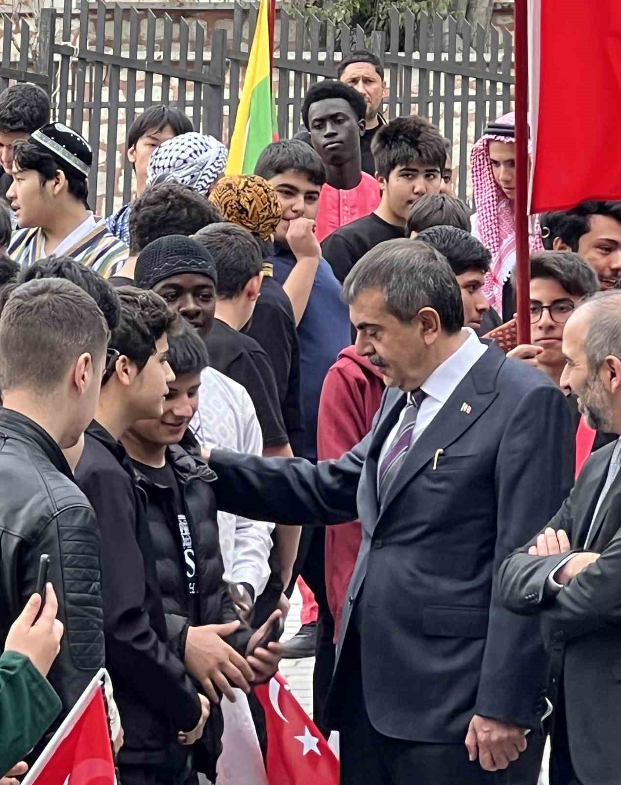 Bakan Tekin: "İmam hatip okullarını uluslararası bir marka haline getirelim"
