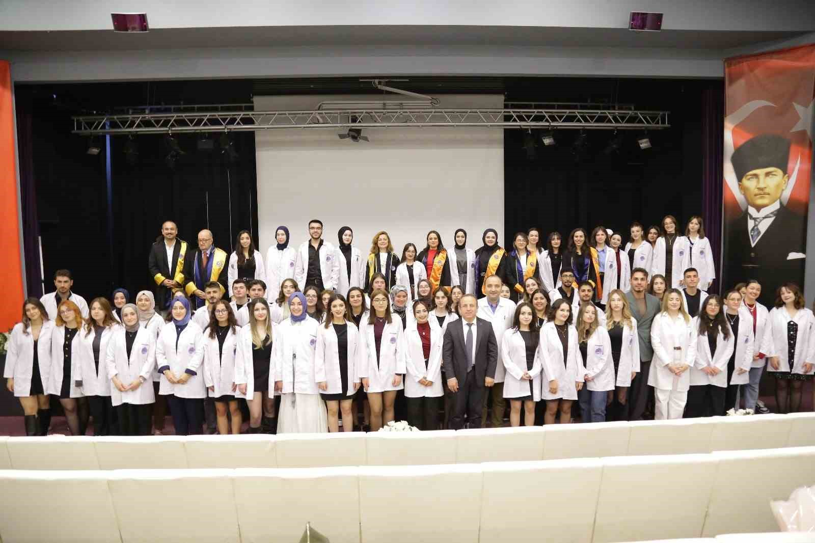 Avrasya &Uuml;niversitesinde beyaz &ouml;nl&uuml;k heyecanı
