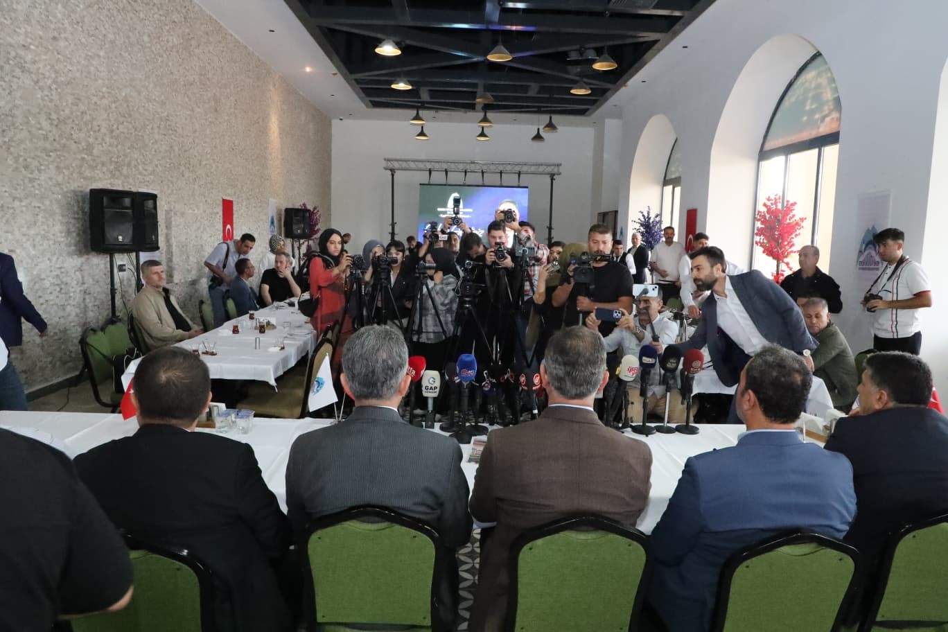 Eyy&uuml;biye Belediye Başkanı Mehmet Kuş yeni projeleri basına tanıttı
