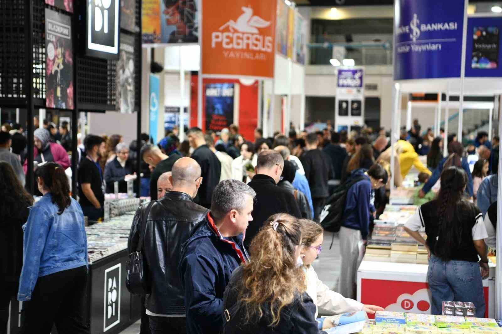 &Ouml;ğrencilerden Kitap fuarına tam not
