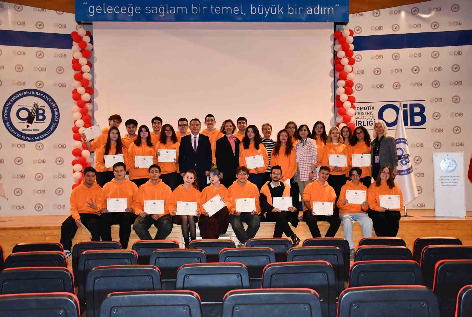 Gen&ccedil;lerin g&ouml;n&uuml;ll&uuml;l&uuml;k yolculuğu sertifika ile ta&ccedil;landı
