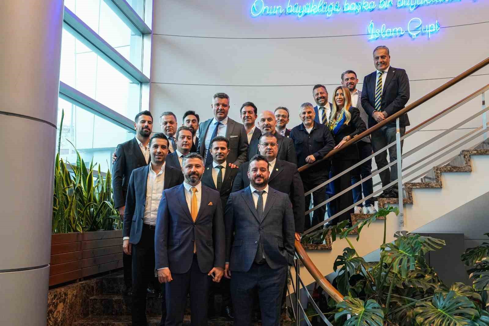 Fenerbah&ccedil;e Başkanı Sadettin Saran, FBİAD&rsquo;ı kabul etti
