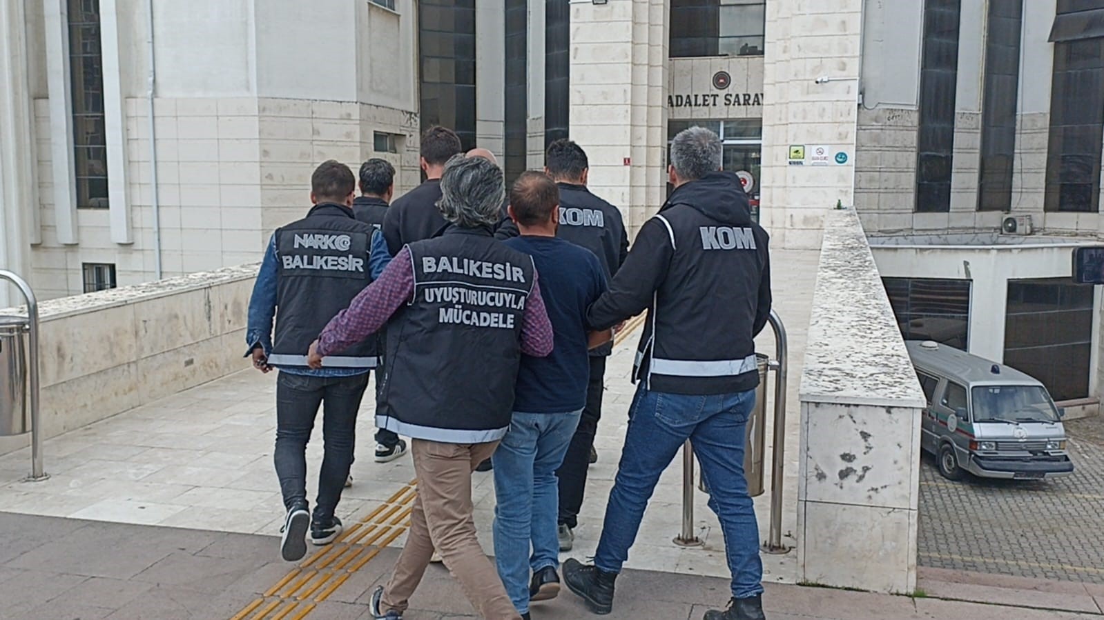 Edremit&rsquo;teki seri cinayet soruşturmasında 3 kişi adliyeye sevk edildi
