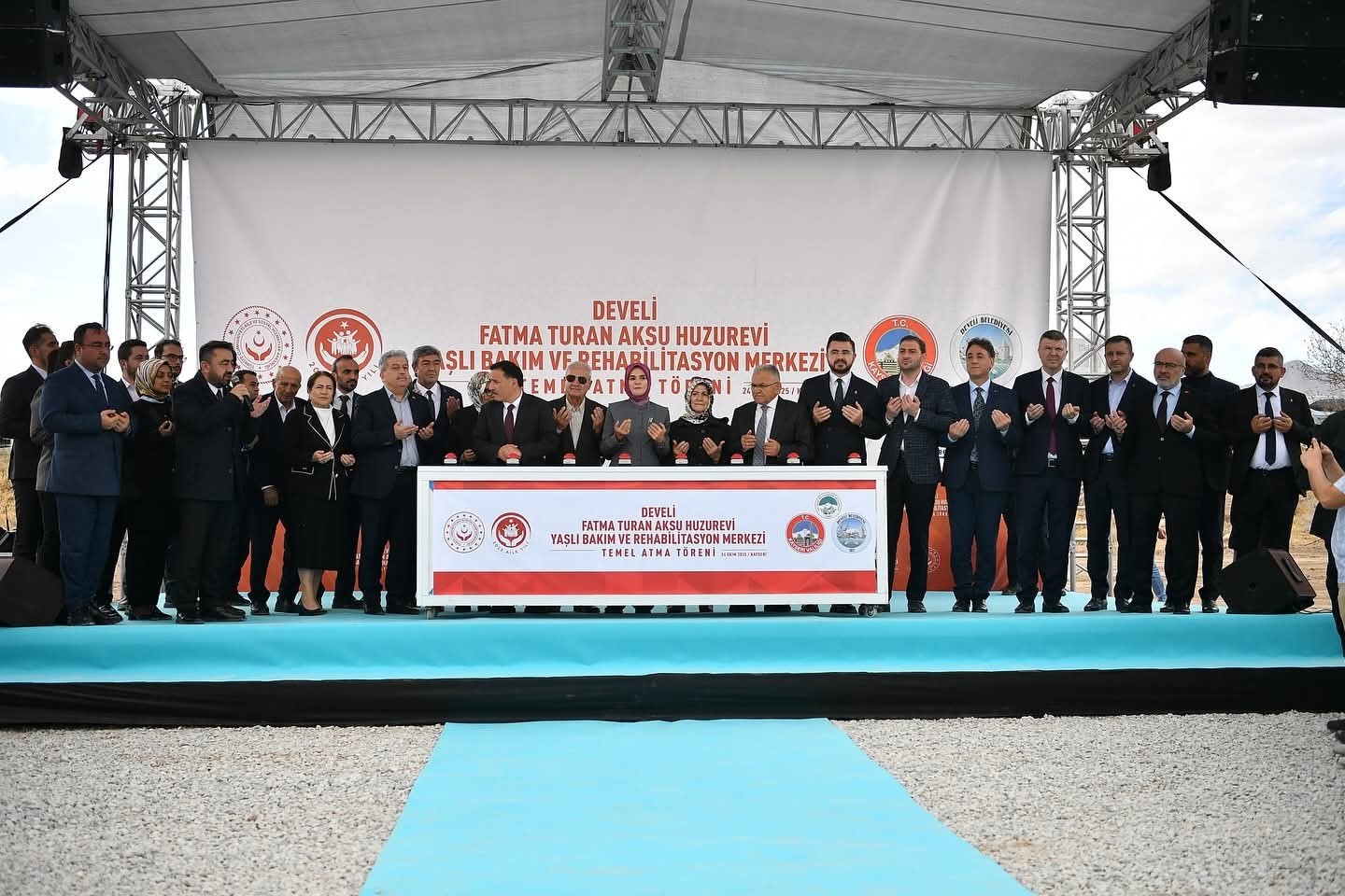 Bakan G&ouml;ktaş: "Toplumun k&ouml;kleri, b&uuml;y&uuml;klerine g&ouml;sterdiği h&uuml;rmetle g&uuml;&ccedil;lenir"
