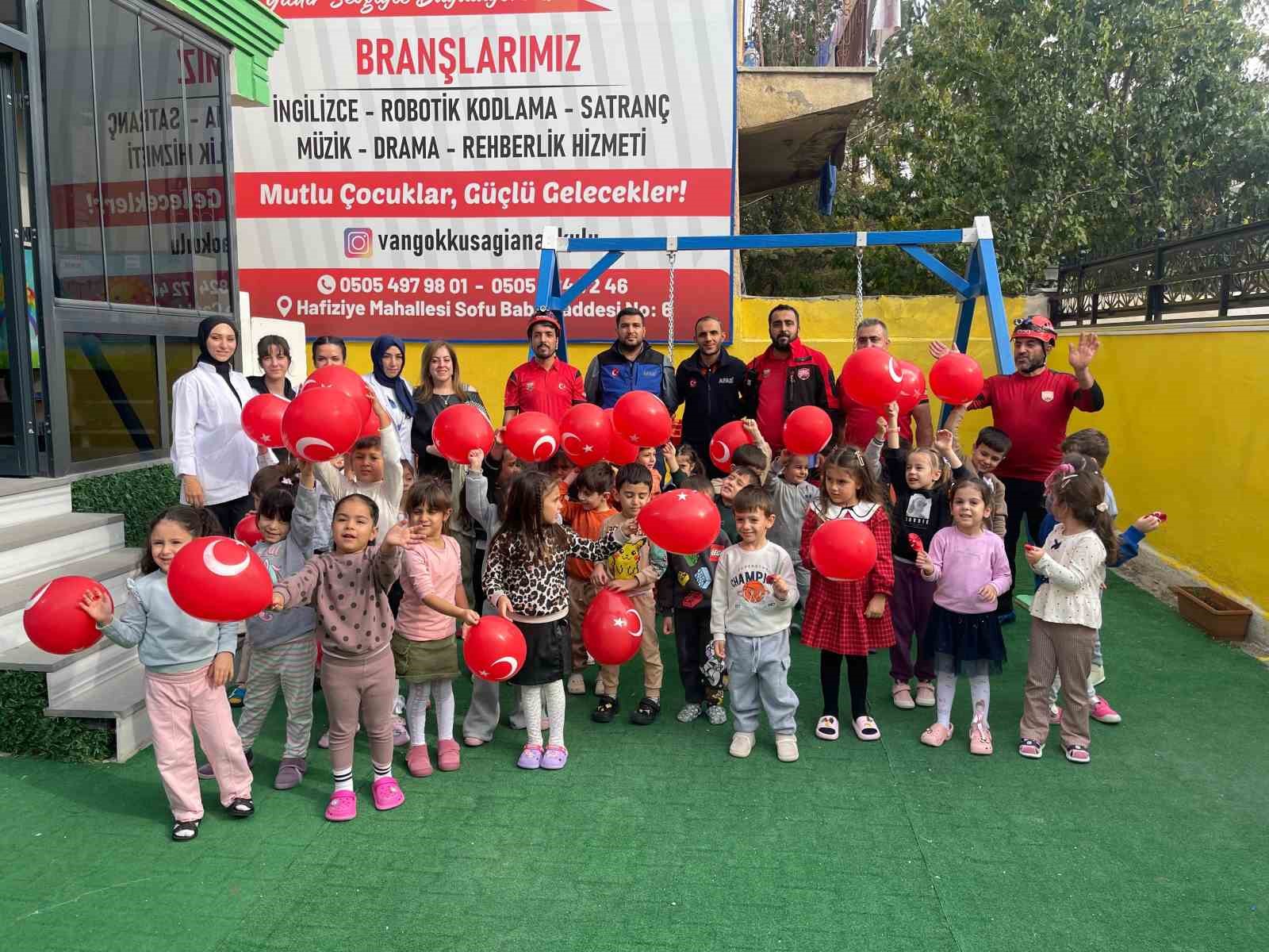 Van&rsquo;da minik &ouml;ğrencilere afet bilinci aşılandı
