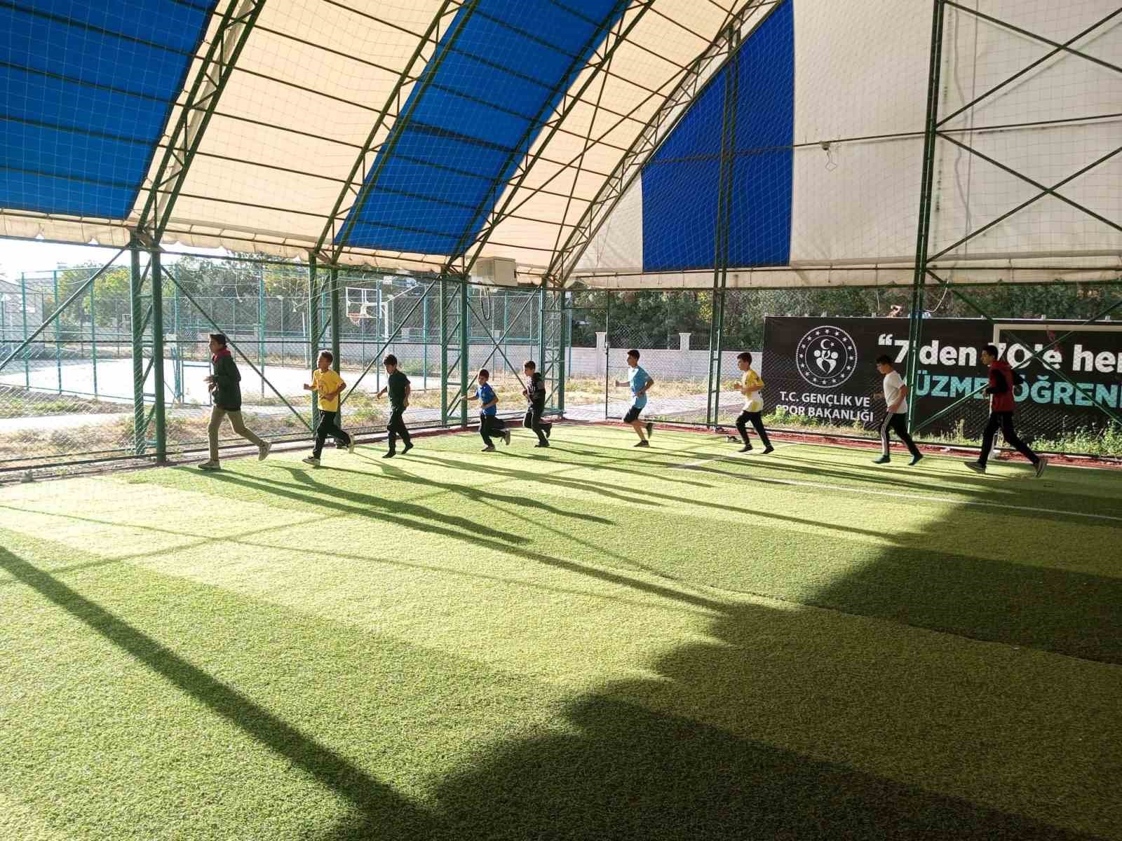 Korkut&rsquo;ta atletizm antrenmanları s&uuml;r&uuml;yor
