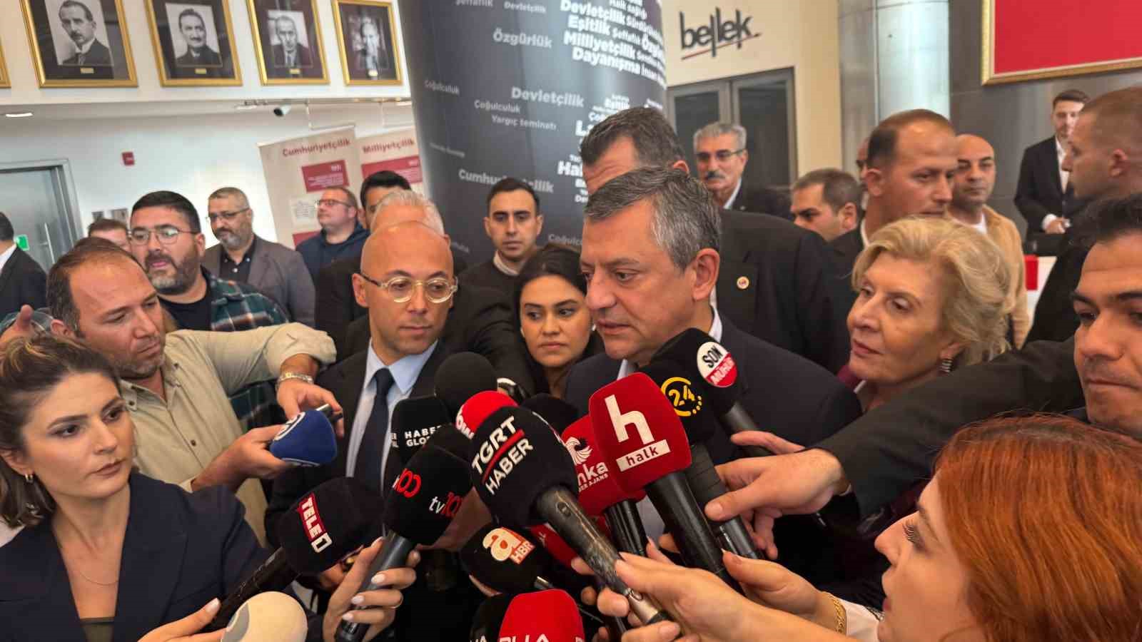 CHP Genel Başkanı &Ouml;zel: "CHP birlik ve beraberlik i&ccedil;inde ne hastalandı, ne g&uuml;&ccedil; kaybetti"
