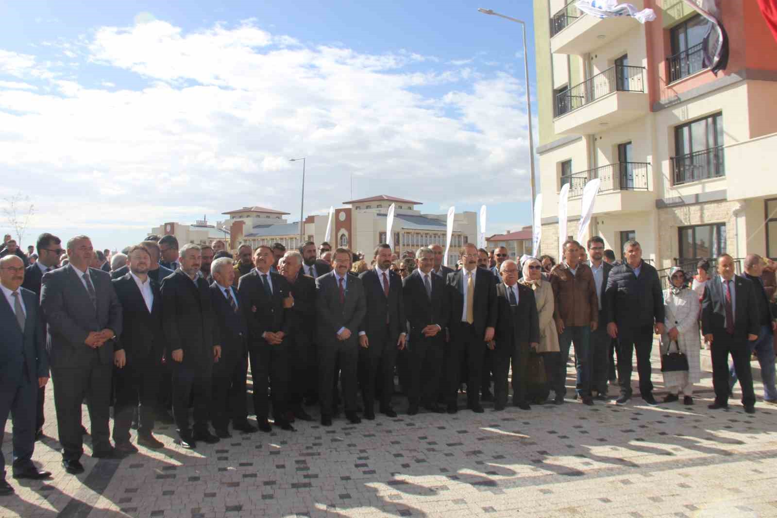 Yozgat’ta TOKİ konutları hak sahiplerine teslim edildi