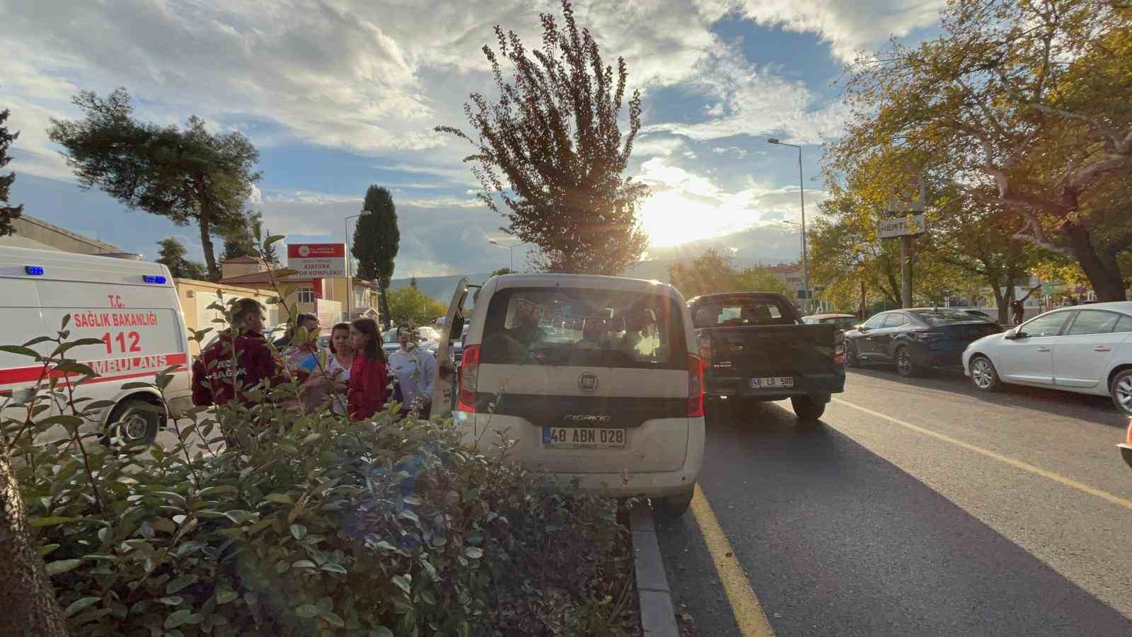 Araç refüje çıktı: 1 yaralı