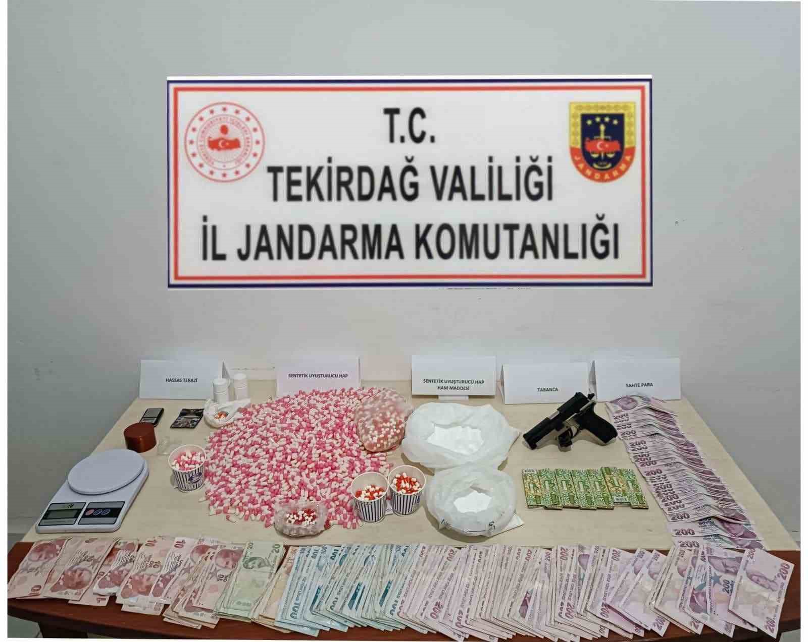 İlaç fabrikasından çaldığı ham maddeyle uyuşturucu üreten 4 kişi tutuklandı