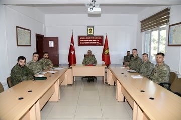 İspanya Silahlı Kuvvetleri heyeti, Dağ, Komando Okulu ve Eğitim Merkezi Komutanlığını ziyaret etti
