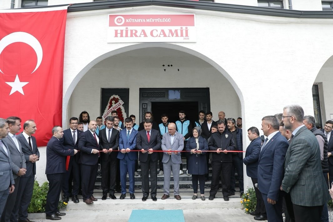 K&uuml;tahya&rsquo;da Hira Camii ibadete a&ccedil;ıldı
