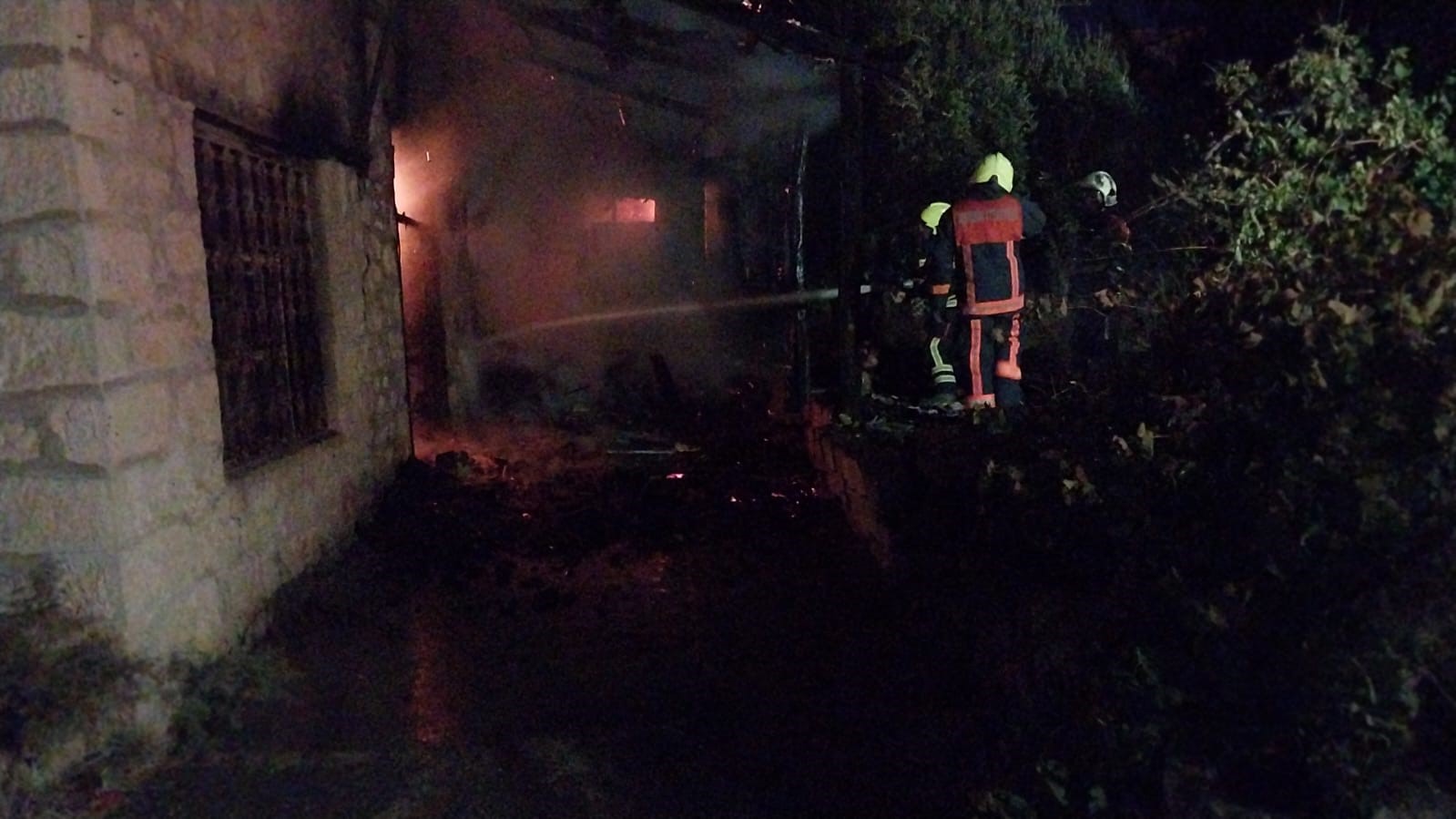 M&uuml;stakil ev alev alev yandı
