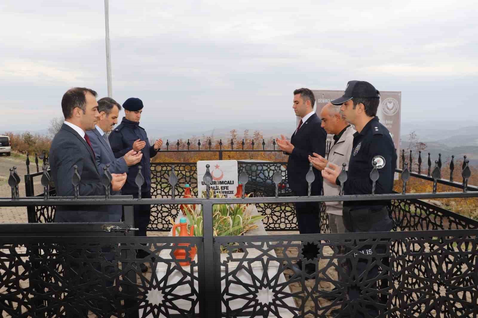 Kaymakam Yıldız&rsquo;dan ilk ziyaret milli m&uuml;cadele kahramanı Halil Efe&rsquo;nin mezarına
