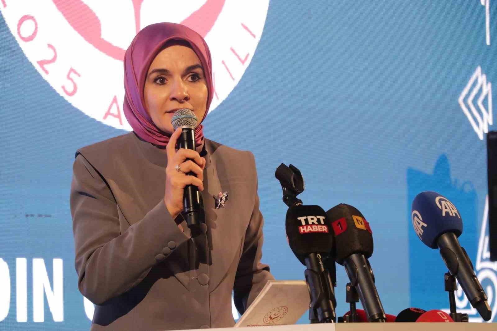 Bakan Göktaş: "Aile değerlerini yaşatacak farkındalık çalışmaları yürütüyoruz"