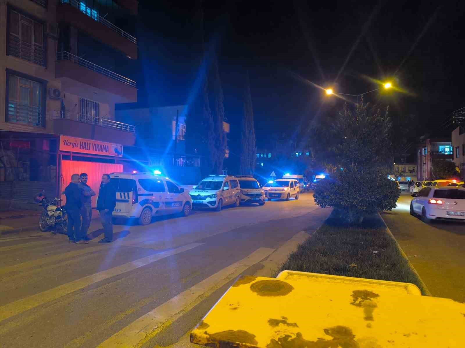 İki grup arasında silahlı kavga: 1’i polis, 4 yaralı