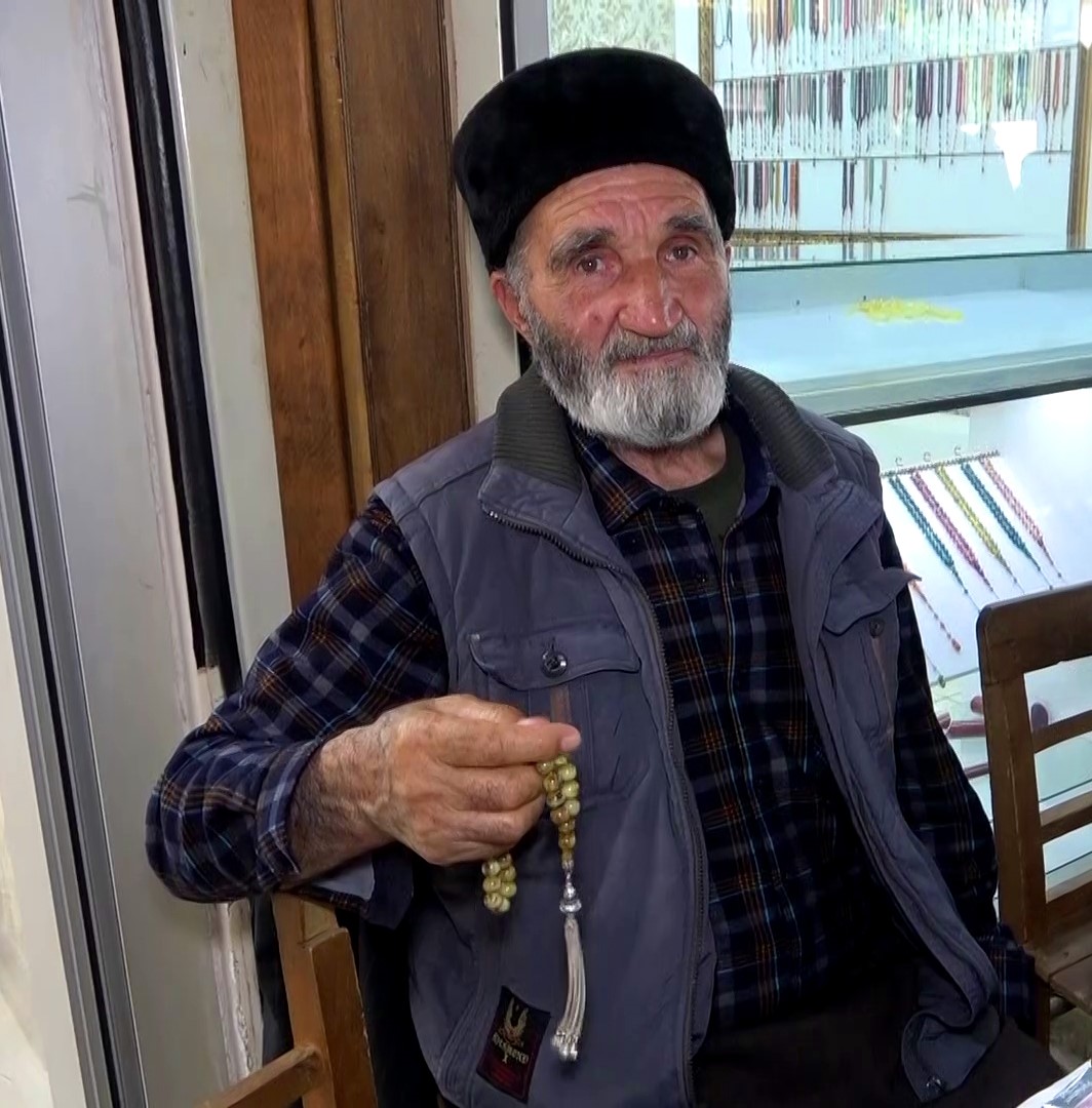 Tespih mezatı her ay binlerce koleksiyoner ve meraklıyı bir araya getiriyor