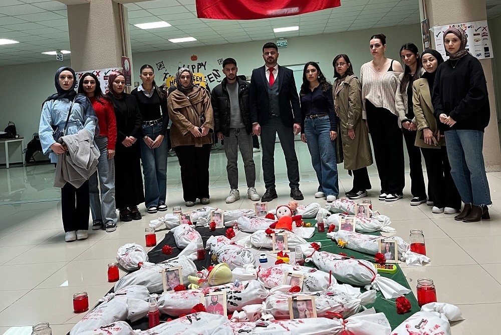 Üniversite öğrencileri Filistin’de yaşanan zulme dikkat çekti