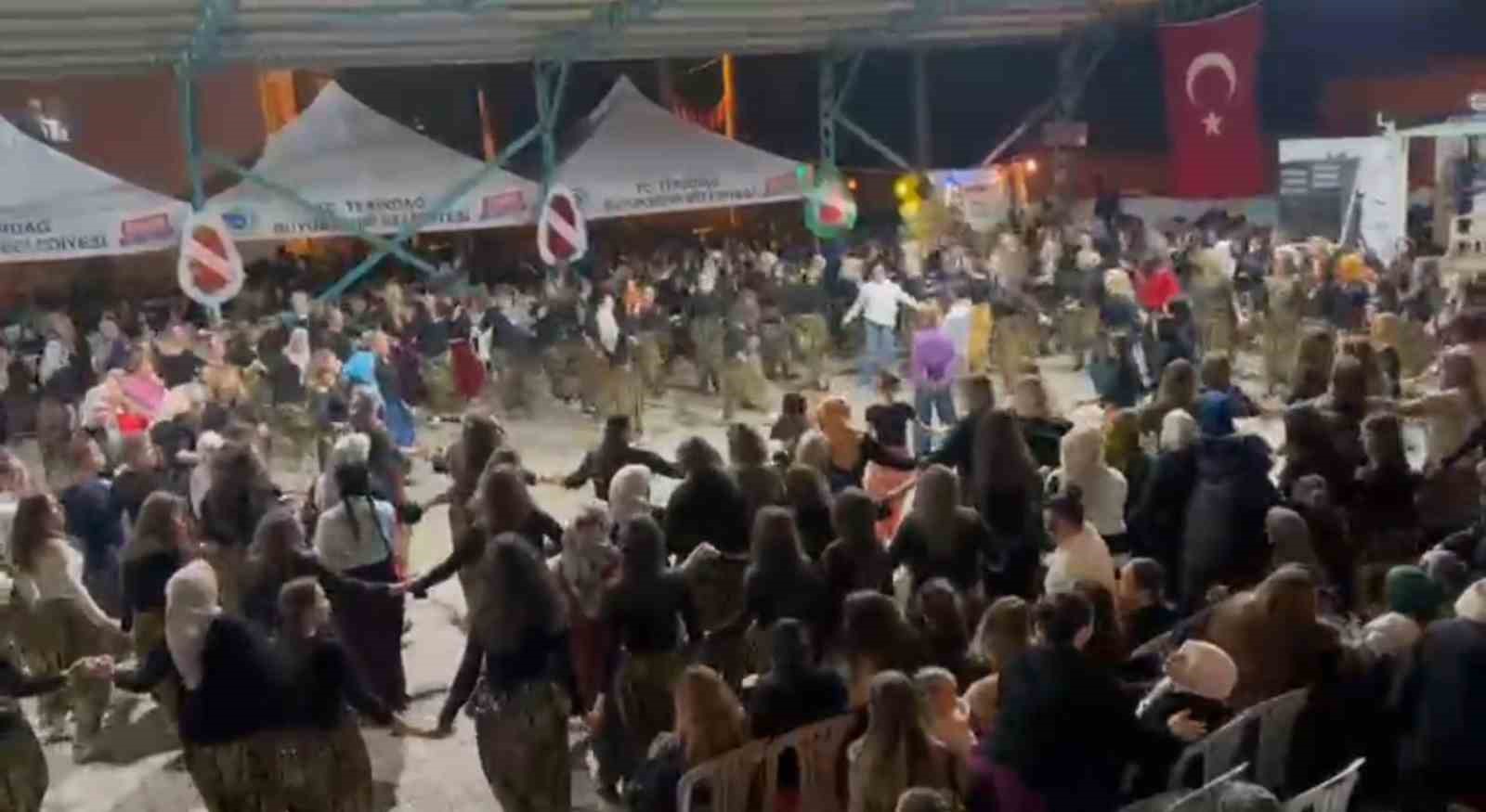 Tekirdağ’da kadınlardan renkli şalvar gecesi: 2 bin kişi katıldı