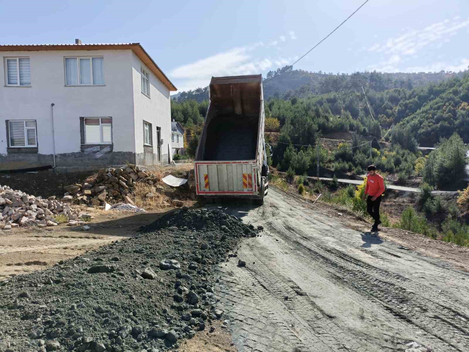 Onikişubat’ın 10 kırsal mahallesinde ulaşım ağı güçleniyor