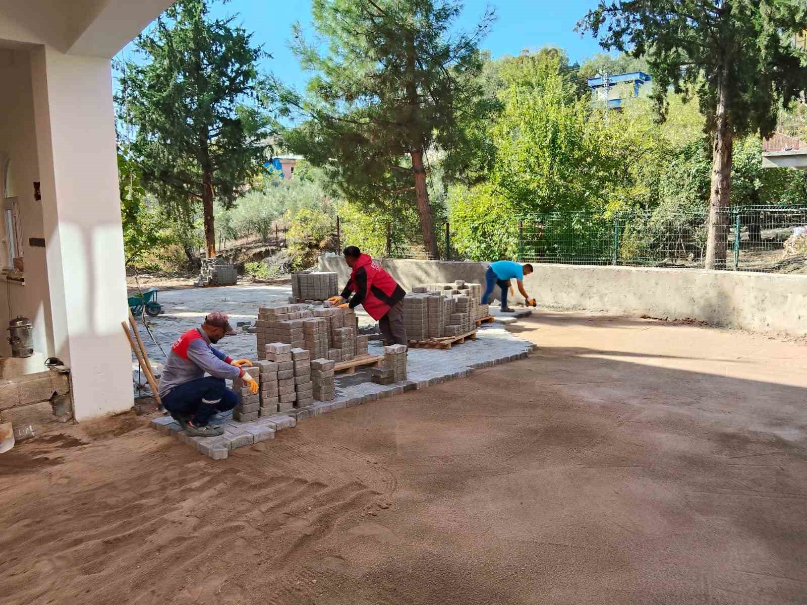 Onikişubat&rsquo;ın 10 kırsal mahallesinde ulaşım ağı g&uuml;&ccedil;leniyor
