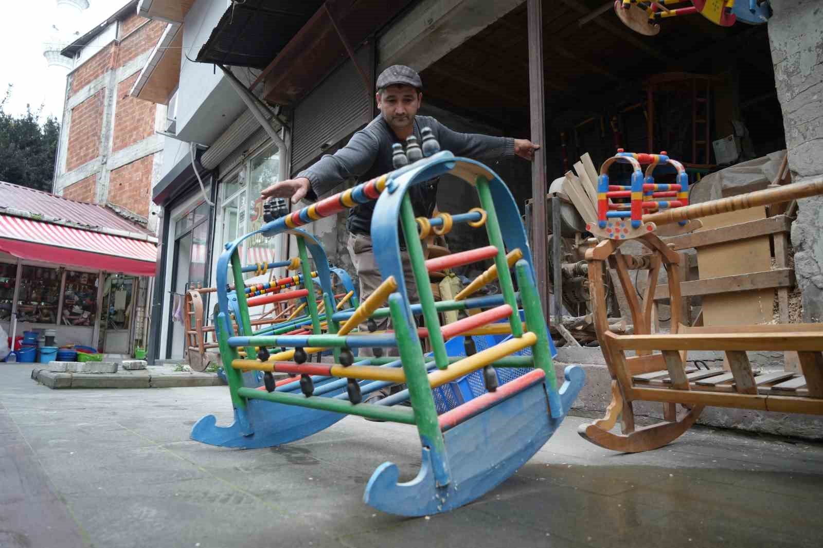 Ahşap beşiğin modern beşiklere direnişi