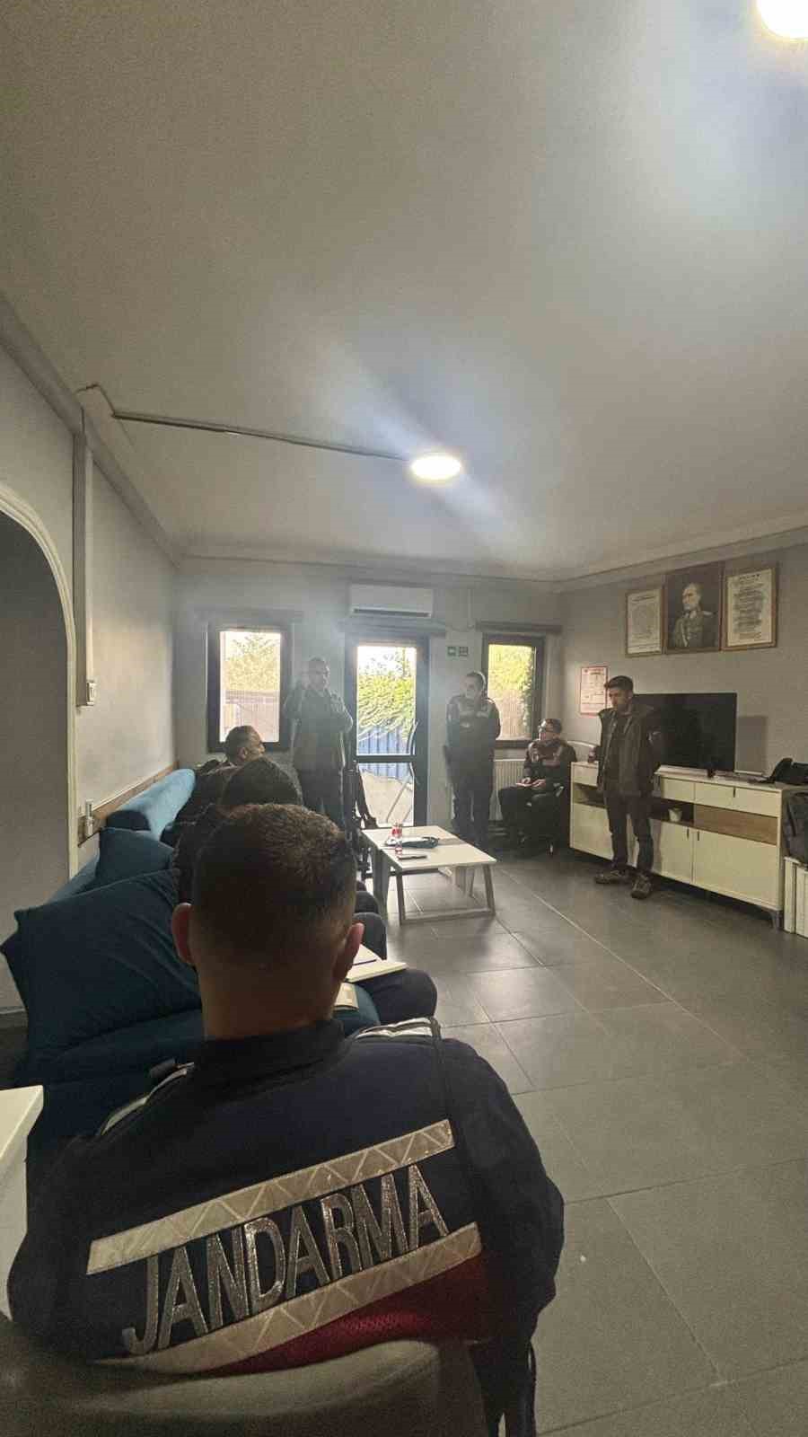 Jandarma ekiplerine kara avcılığı ile ilgili bilgiler verildi
