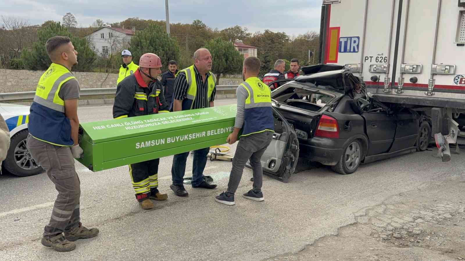 Samsun’da otomobil tırın altına girdi: 23 yaşındaki sürücü hayatını kaybetti
