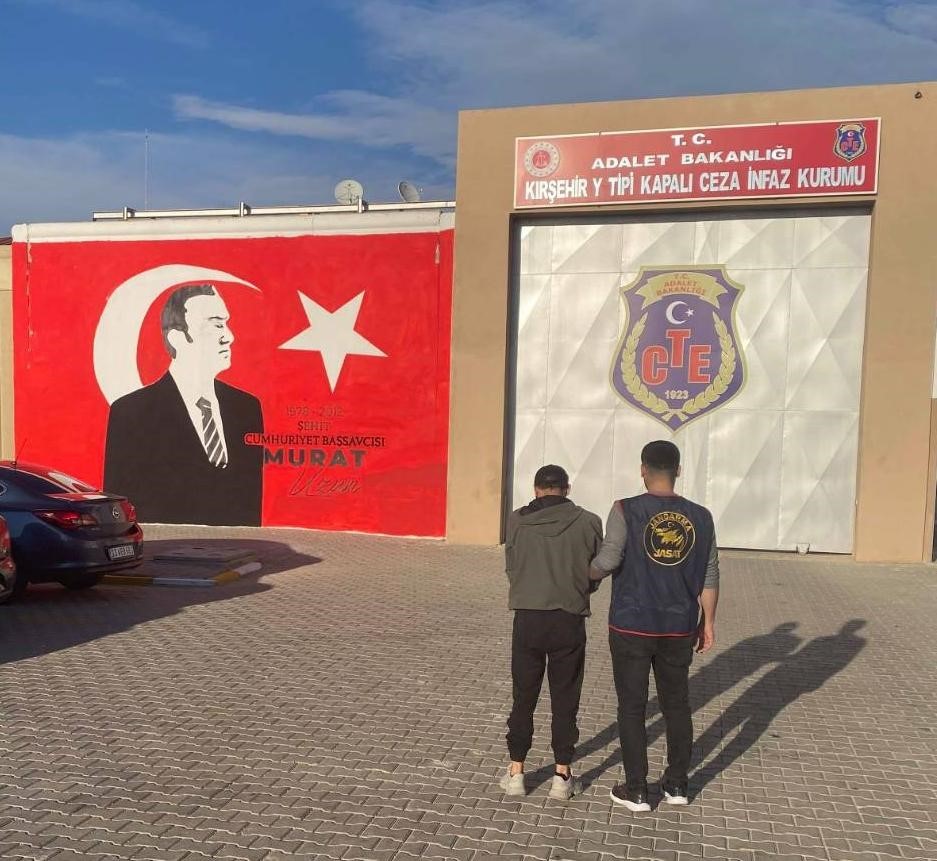 Hırsızlık suçundan aranan şahıs yakalandı