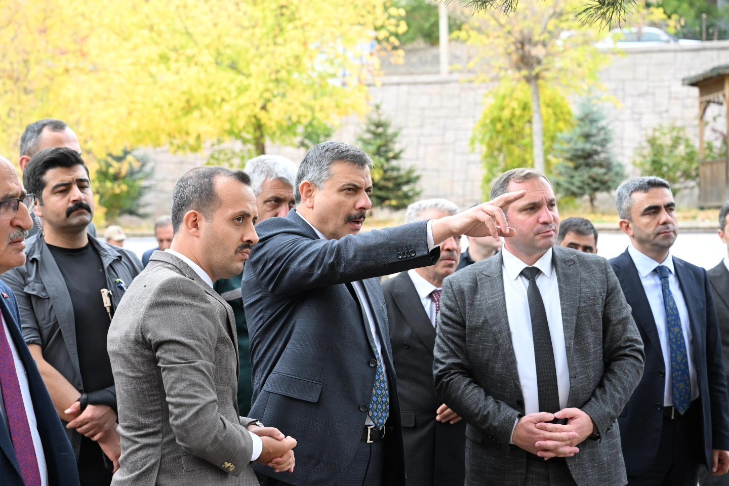 İspir’deki heyelan bölgesine kaya tahkimatı  yapılıyor