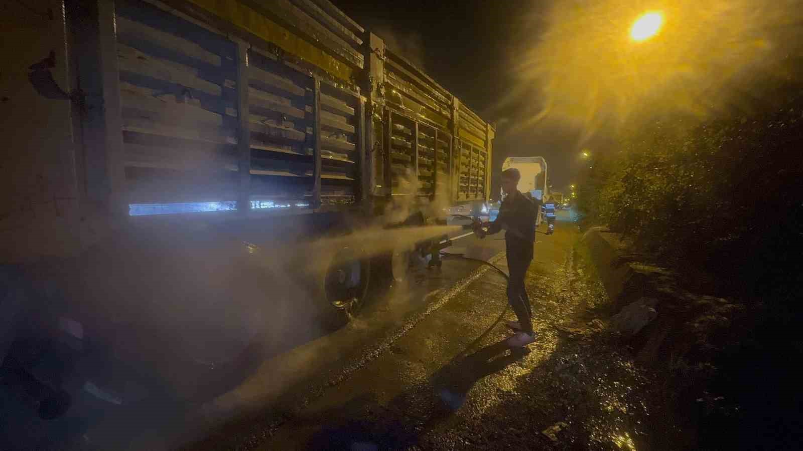 Zonguldak’ta tırın lastikleri alev aldı, zincirleme kaza yaşandı