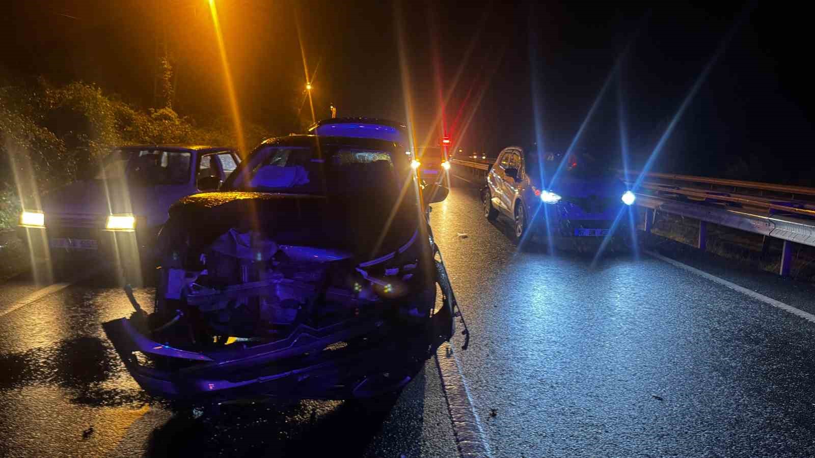 Zonguldak&rsquo;ta tırın lastikleri alev aldı, zincirleme kaza yaşandı
