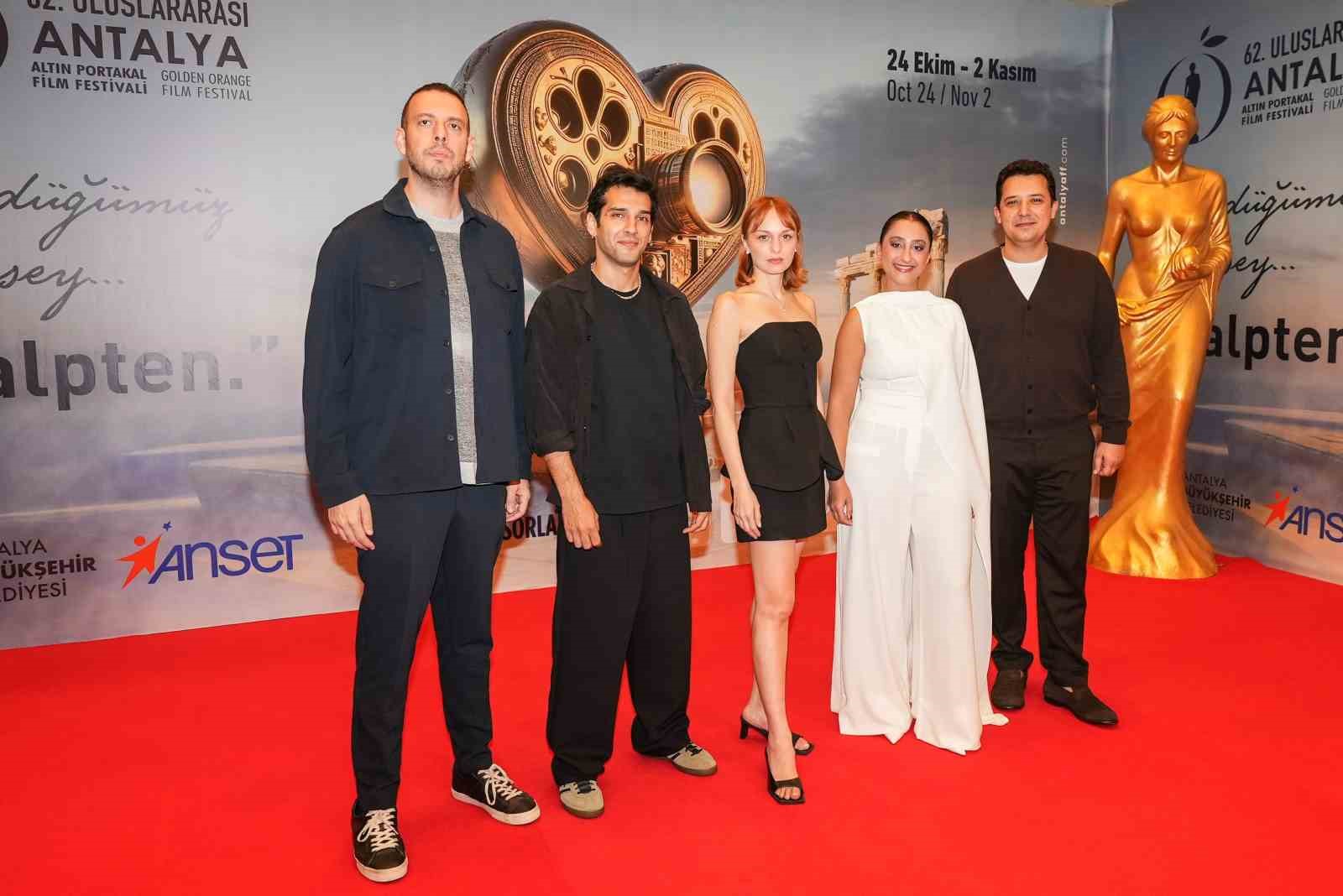 Altın Portakal, Gelin Takımı 2’nin galasıyla başladı